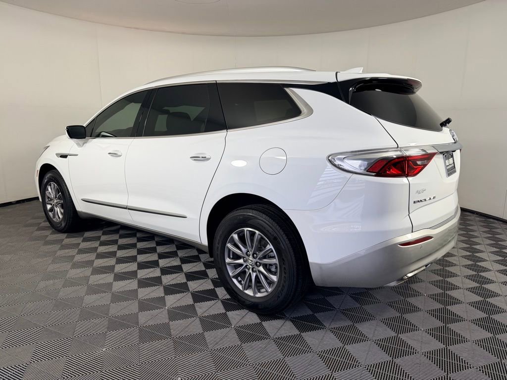 Used 2023 Buick Enclave Essence FWD image 8