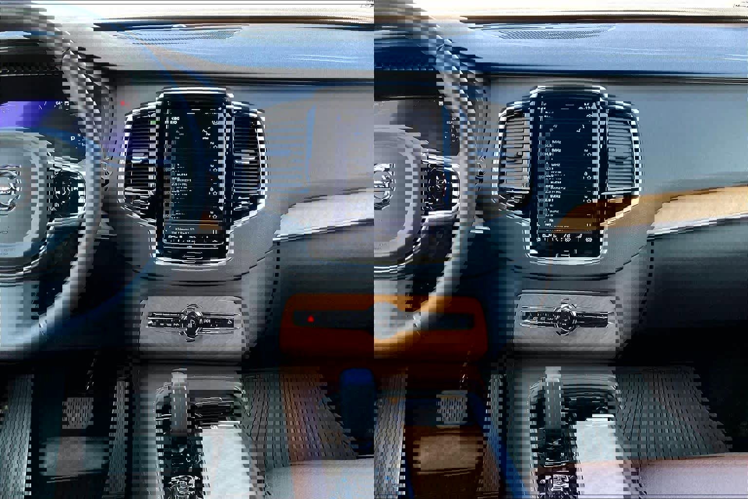 Used 2023 Volvo XC90 T8 Plus w/ Protection Package Premier image 9