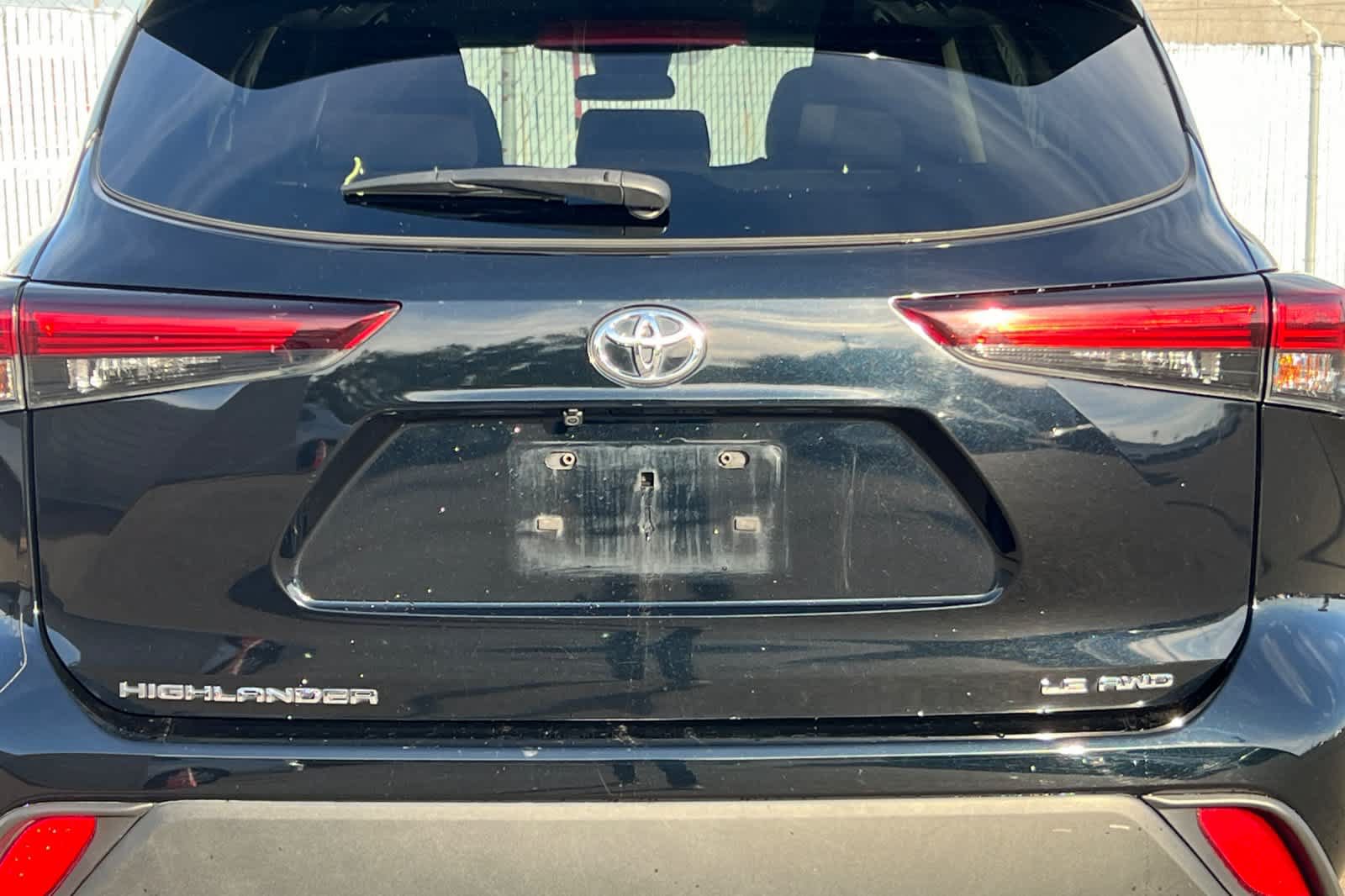 Used 2024 Toyota Highlander LE AWD/4WD image 22