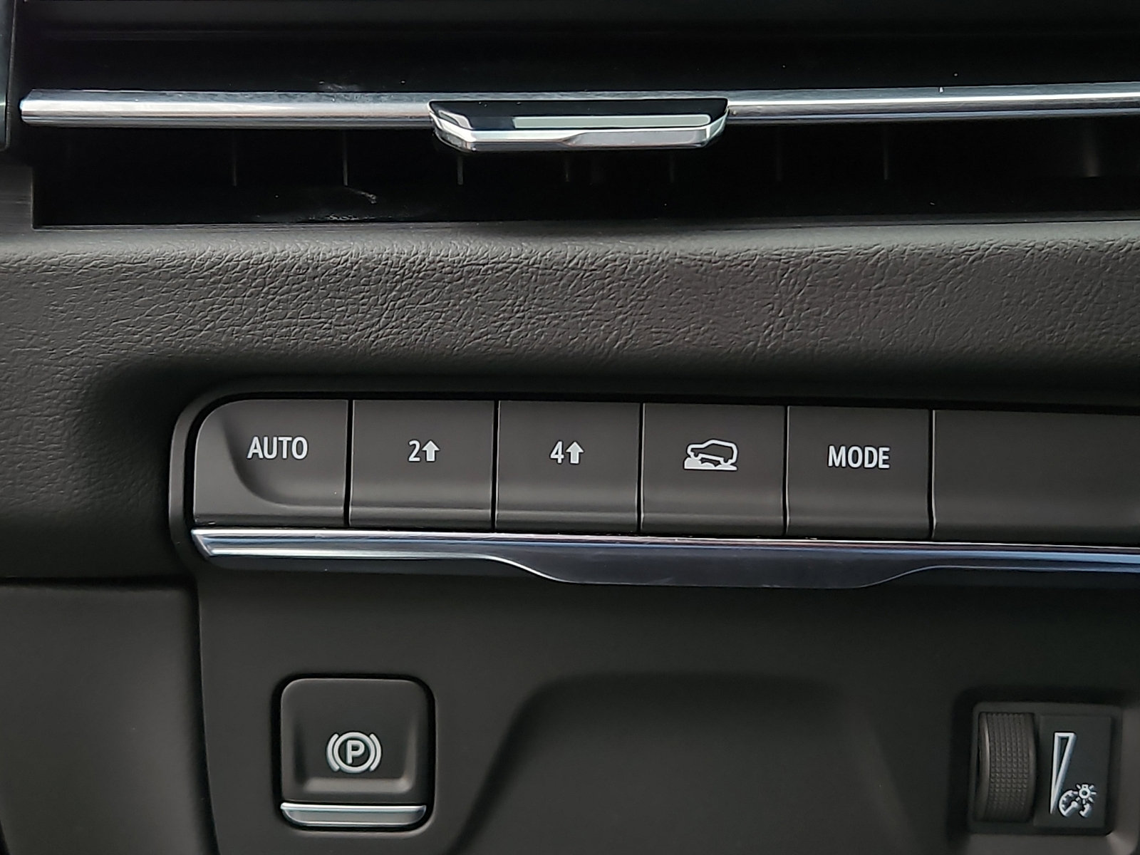 Certified 2025 Cadillac Escalade Luxury image 25