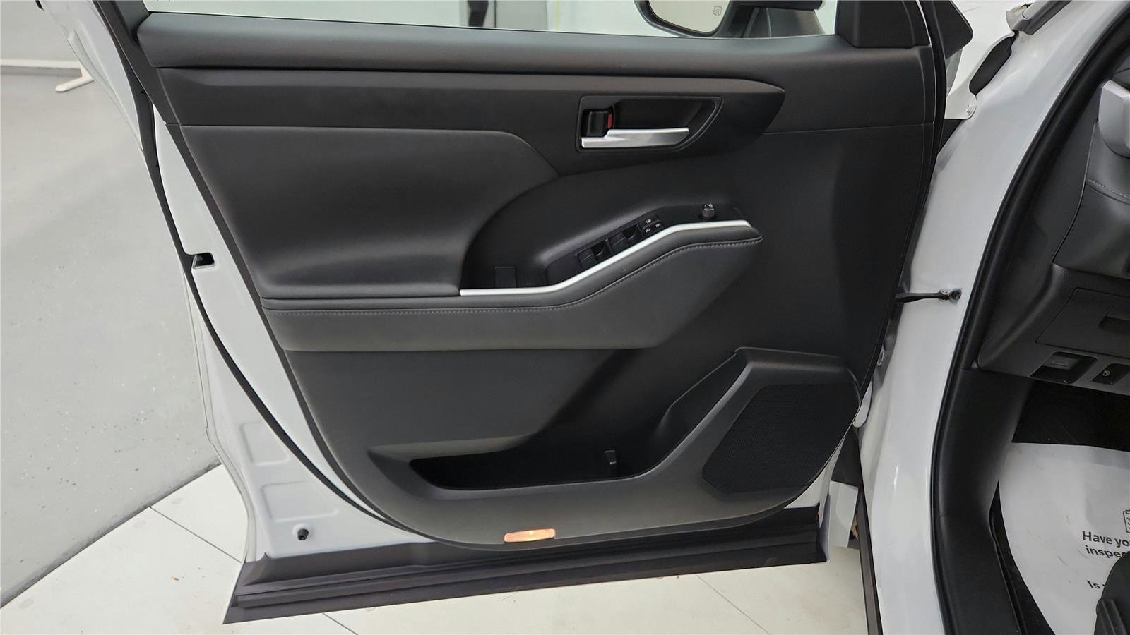 Certified 2023 Toyota Highlander XLE image 23