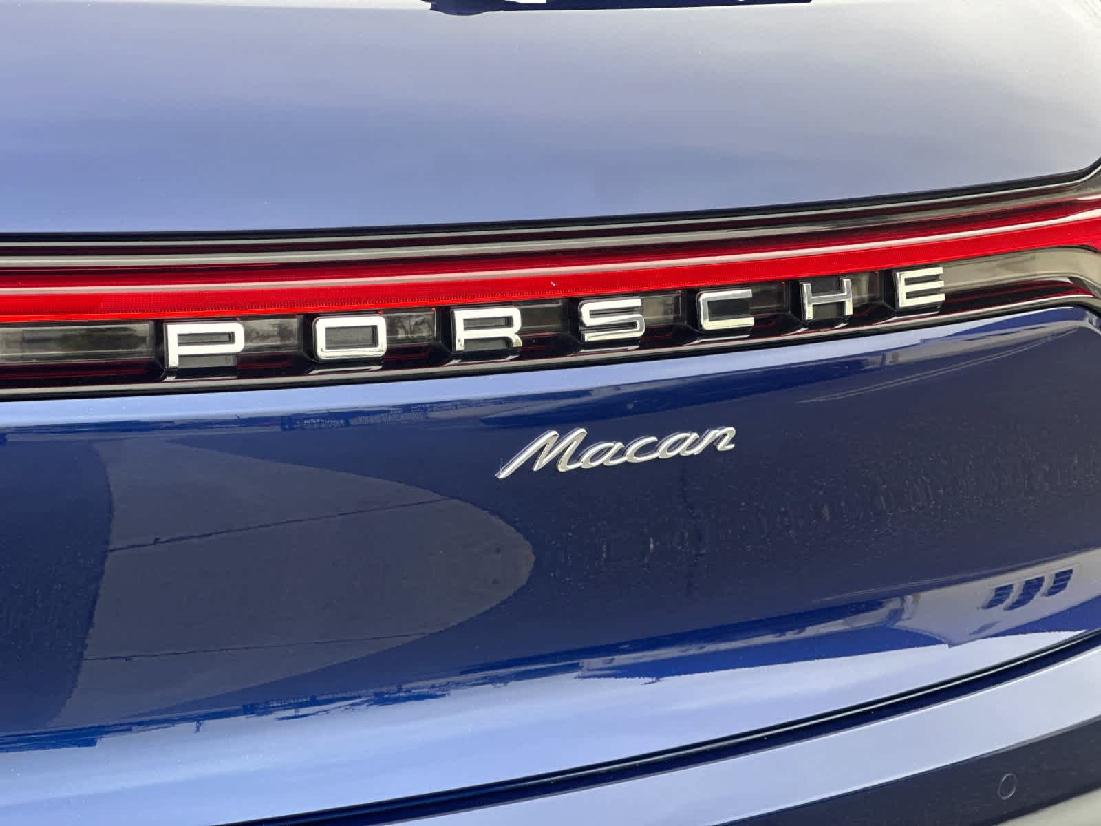 Certified 2024 Porsche Macan AWD/4WD image 31