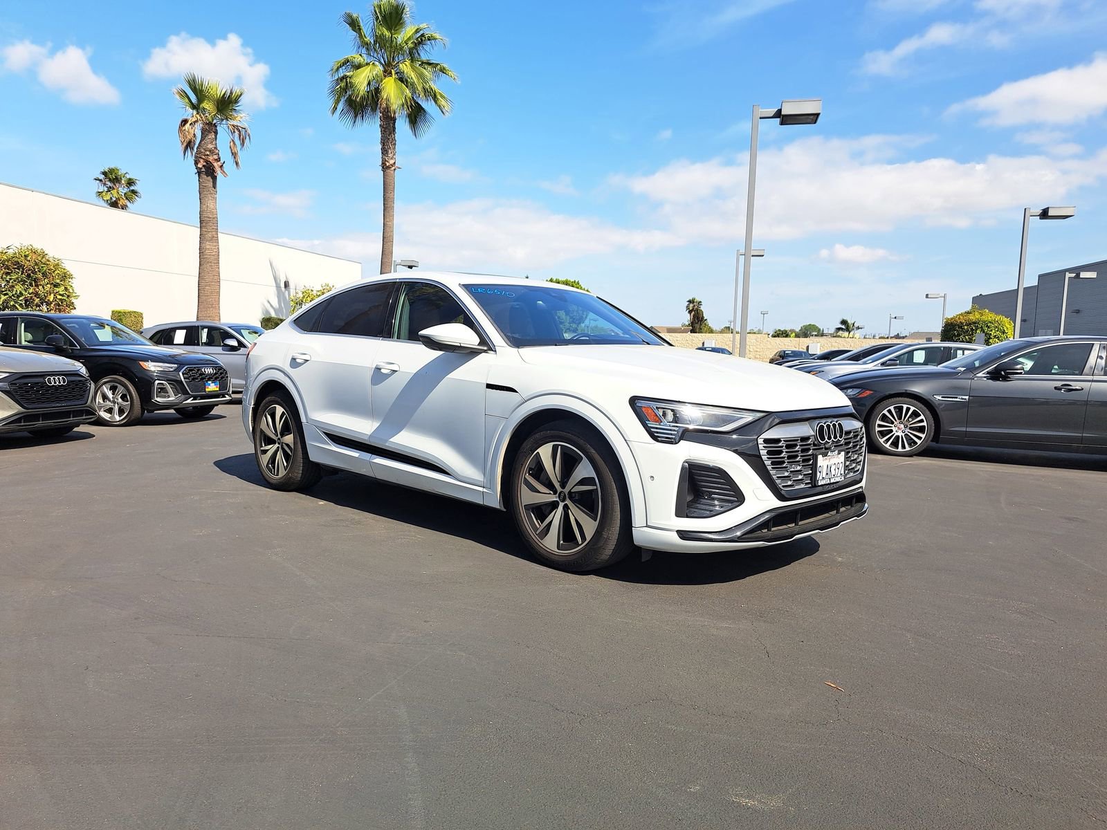 Used 2024 Audi Q8 e-tron Premium Plus image 2