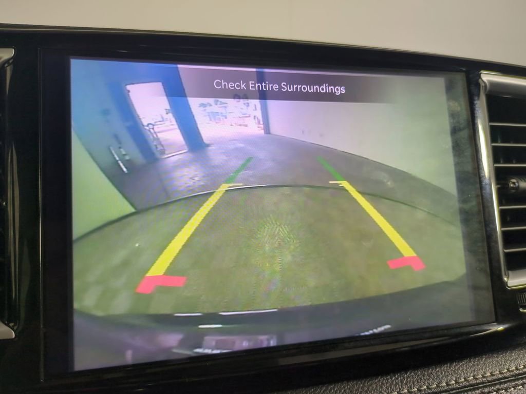 Used 2025 Chrysler Pacifica Limited image 26