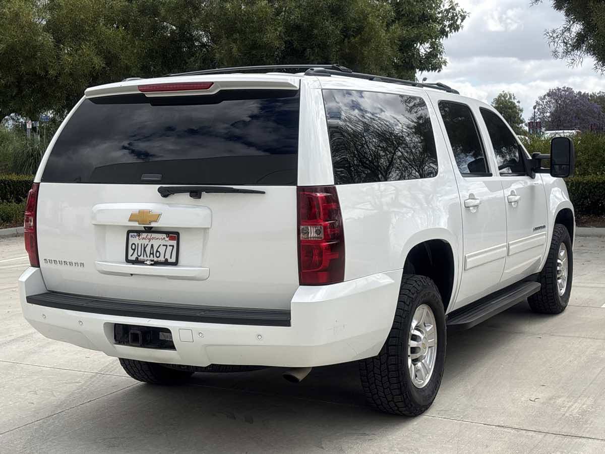 Used 2012 Chevrolet Suburban 2500 LS w/ Convenience Package 1 RWD image 3