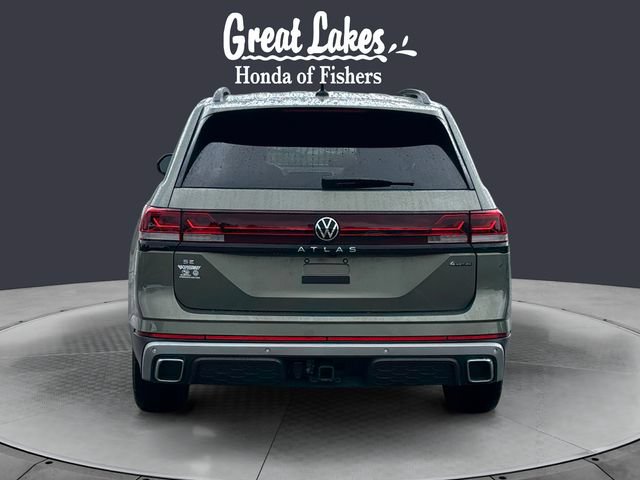Used 2025 Volkswagen Atlas Peak Edition SE AWD/4WD image 4