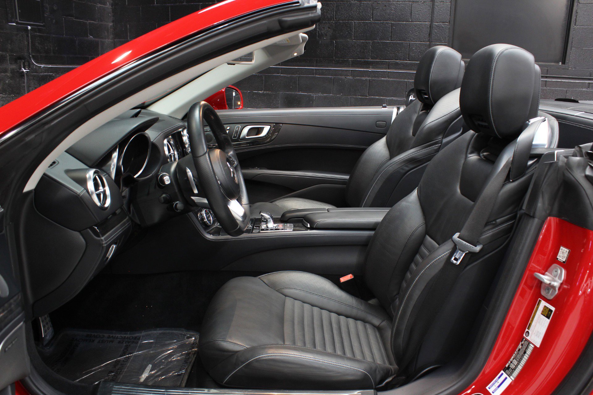 Used 2017 Mercedes-Benz SL 550 w/ Driver Assistance Package image 33