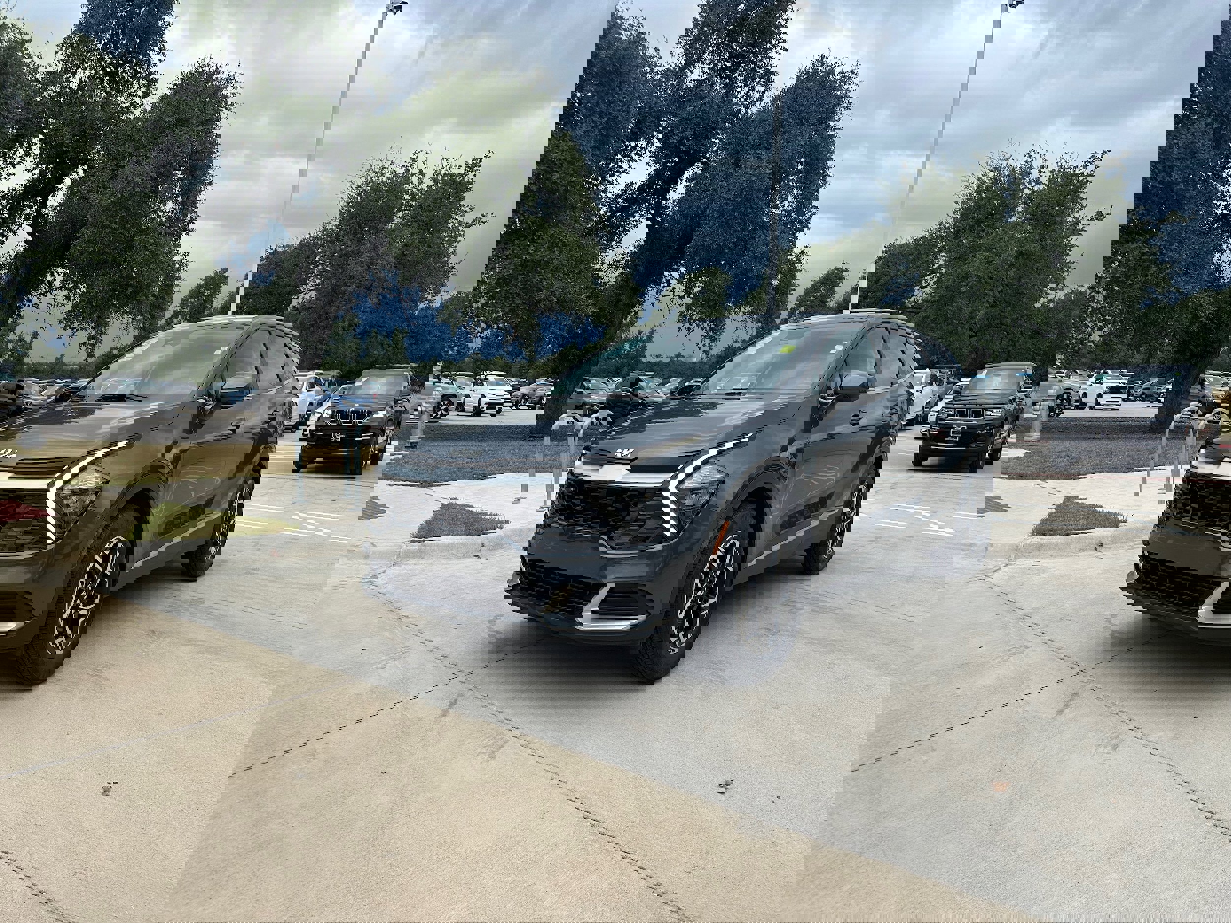 Used 2023 Kia Sportage LX image 2