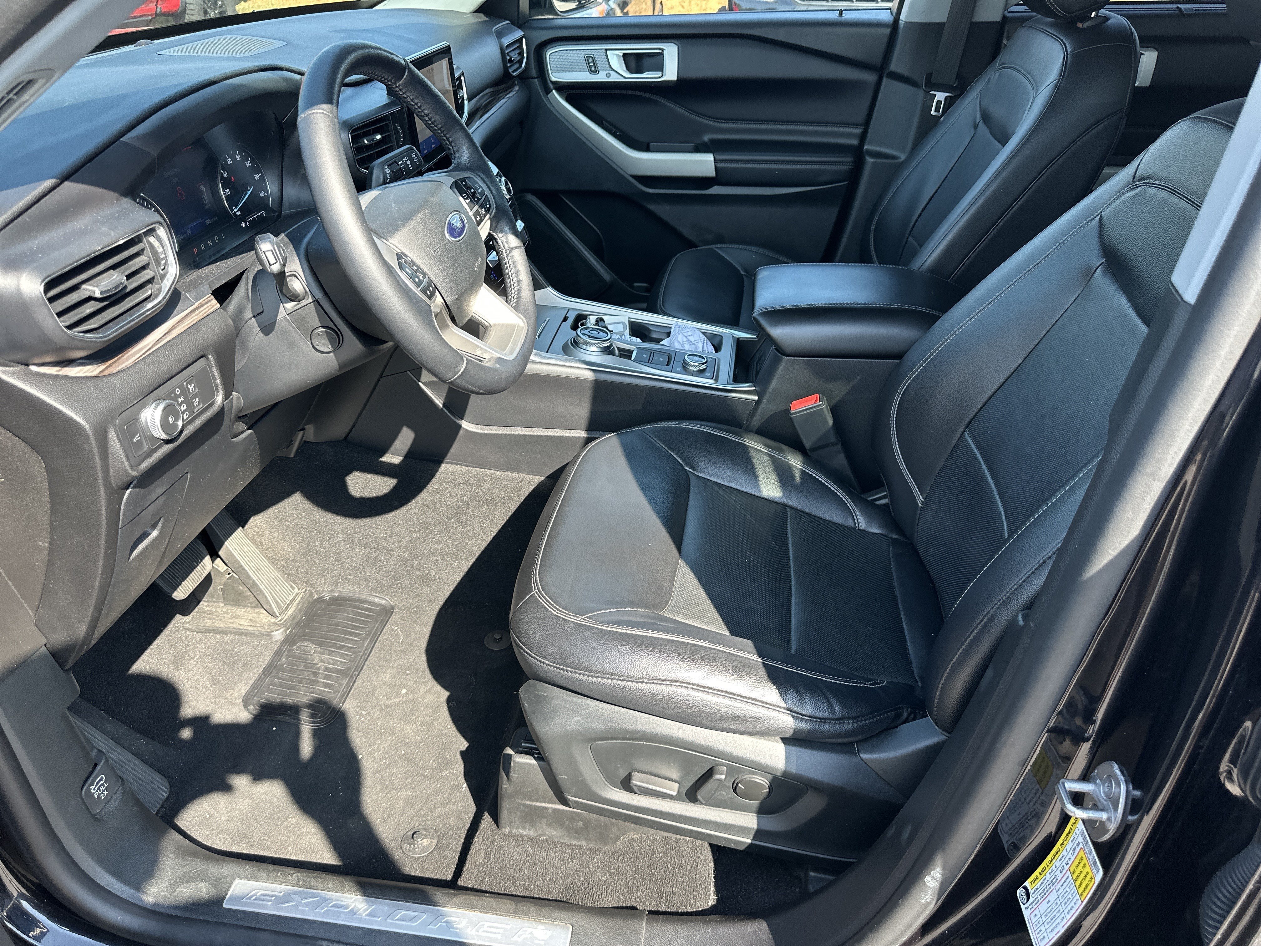 Used 2021 Ford Explorer Limited w/ Equipment Group 301A AWD/4WD image 10