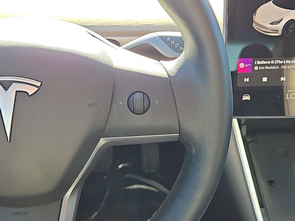 Used 2019 Tesla Model 3 Standard Range image 18
