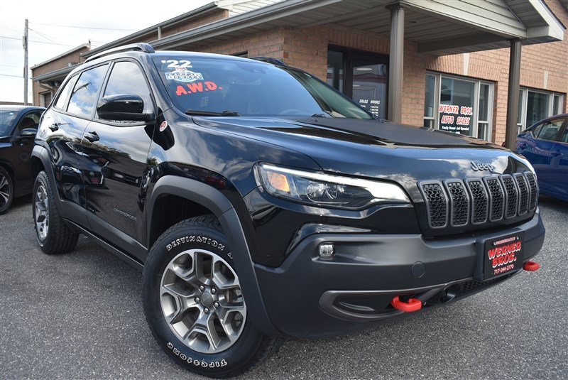 Used 2022 Jeep Cherokee Trailhawk w/ Comfort/Convenience Group AWD/4WD image 1