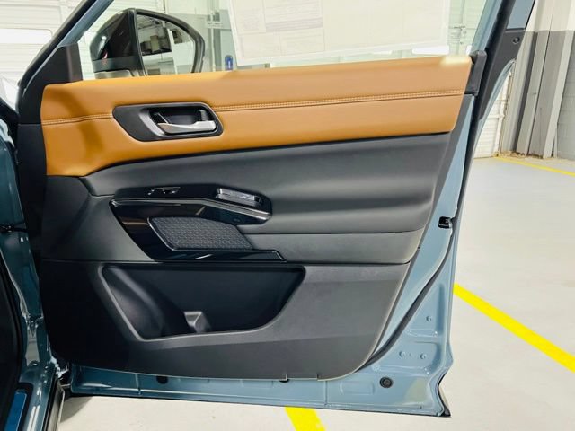 New 2026 Nissan Pathfinder Platinum FWD image 39