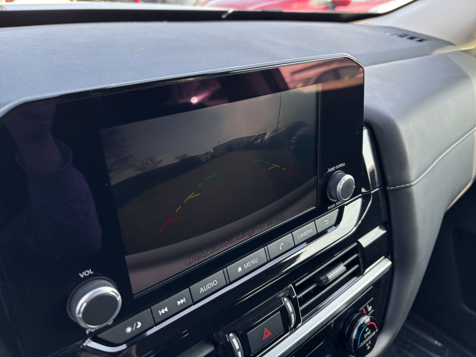 Used 2025 Nissan Pathfinder SV image 25