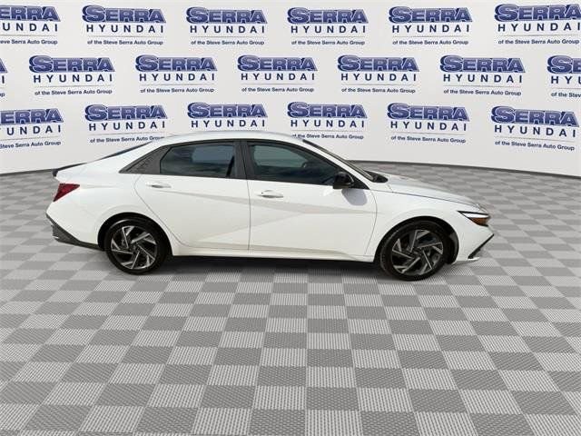 Used 2025 Hyundai Elantra Sport image 9