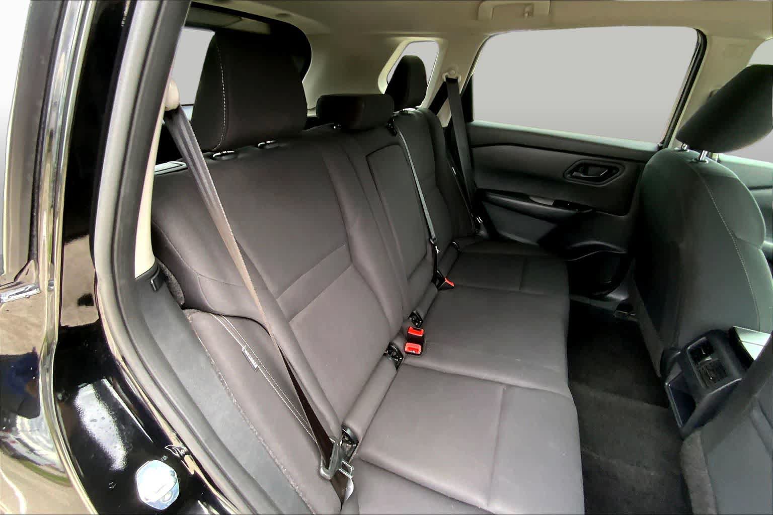 Used 2024 Nissan Rogue S FWD image 18