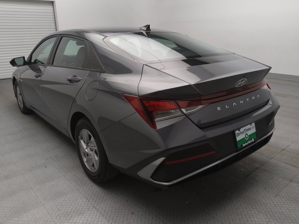 Used 2025 Hyundai Elantra SE w/ Cargo Package FWD image 5