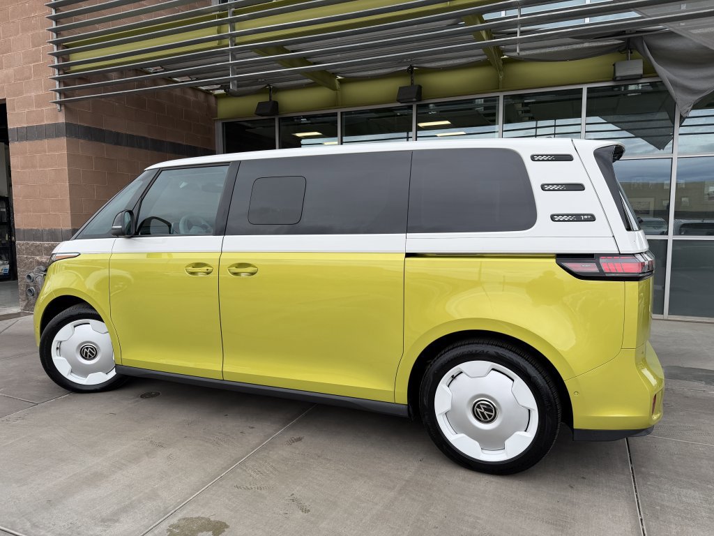 Used 2025 Volkswagen ID. Buzz 1st Edition image 5