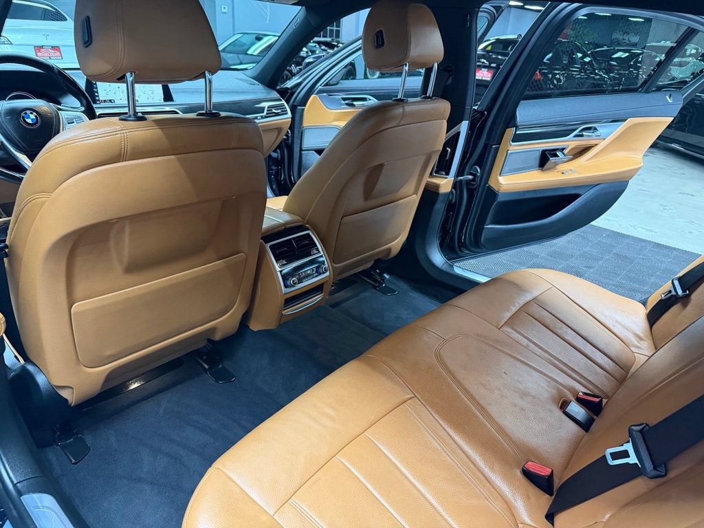 Used 2019 BMW 740i w/ M Sport Package RWD image 41