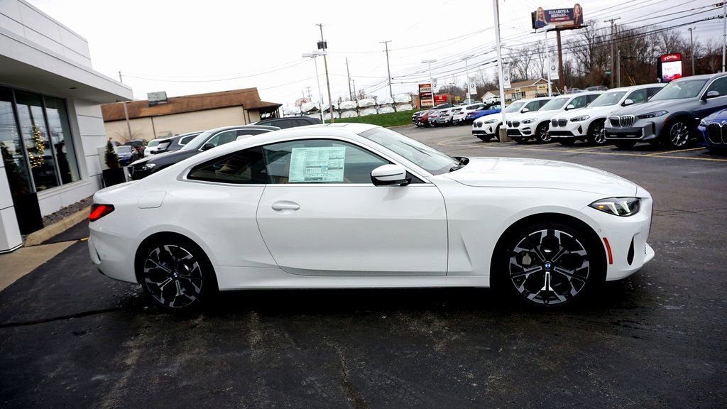 Used 2025 BMW 430i xDrive Coupe w/ Convenience Package image 3