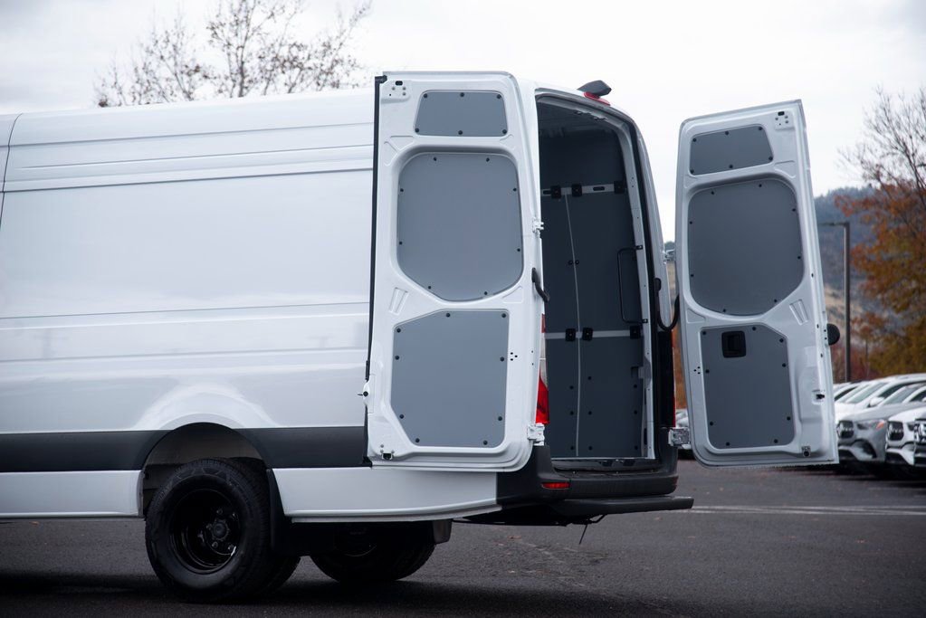 New 2025 Mercedes-Benz Sprinter 4500 image 18