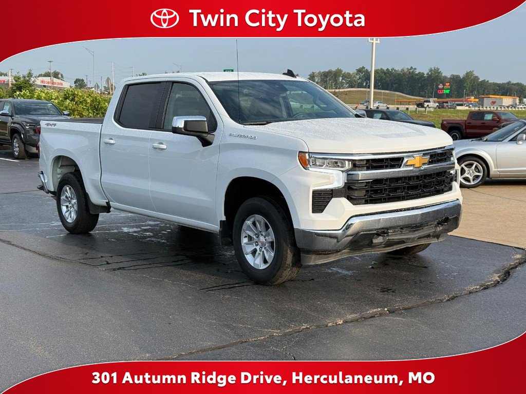 Used 2025 Chevrolet Silverado 1500 LT image 1