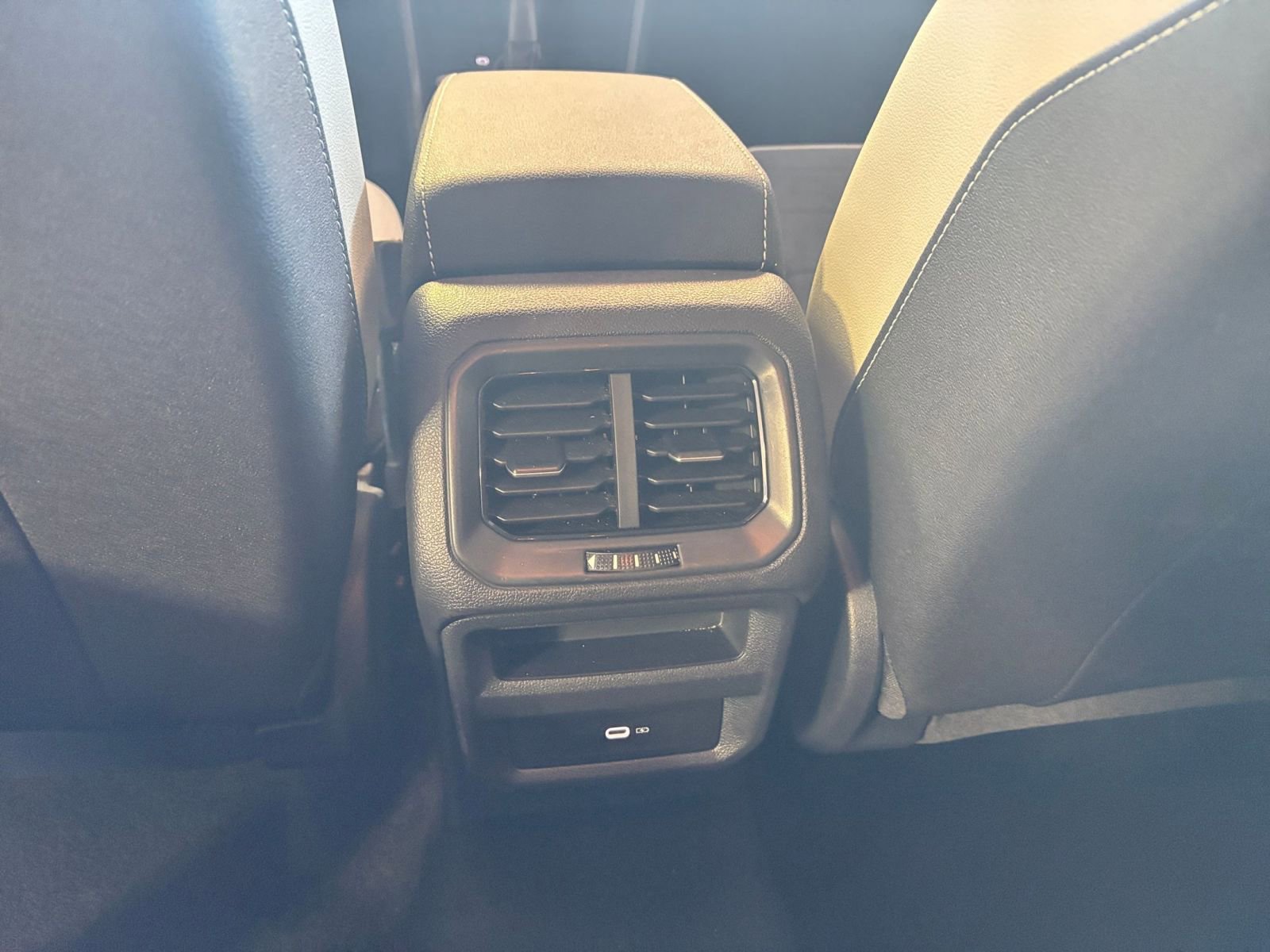 Used 2025 Volkswagen Taos SE image 30