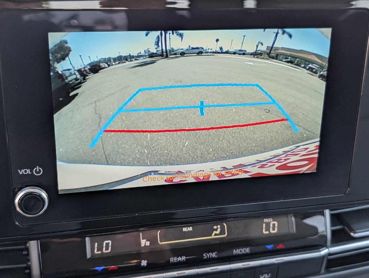 Used 2025 Toyota Sienna LE FWD image 7