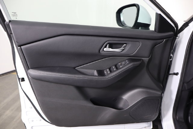 Used 2025 Nissan Rogue SV FWD image 18