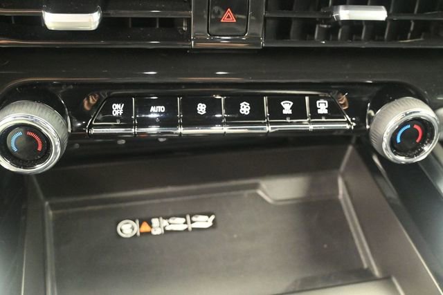 Used 2025 Chevrolet Suburban Z71 AWD/4WD image 13