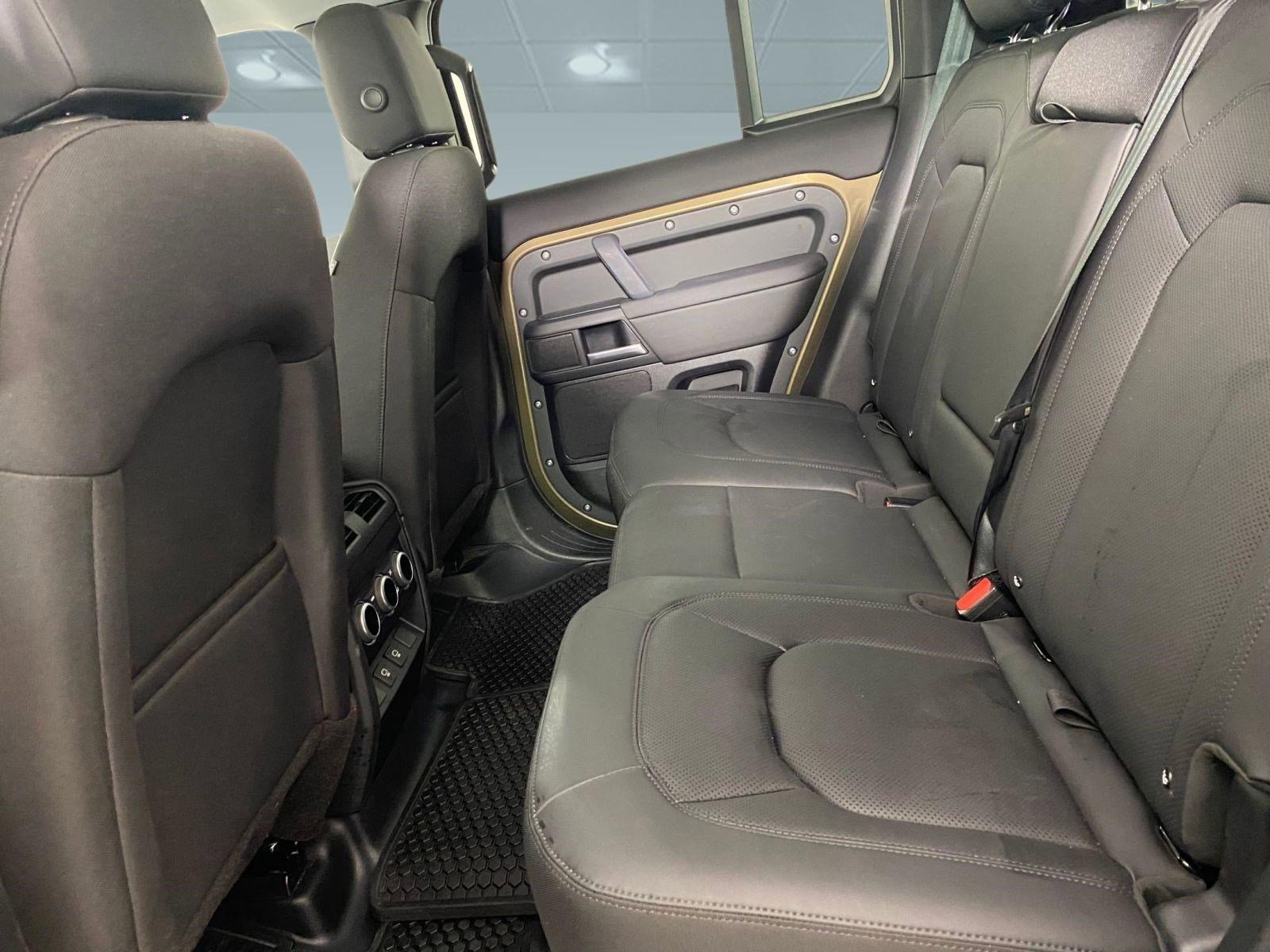 Used 2025 Land Rover Defender 110 S image 12