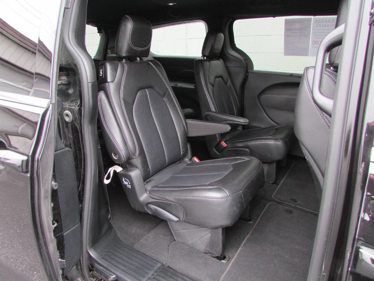 Used 2025 Chrysler Pacifica Select FWD image 7