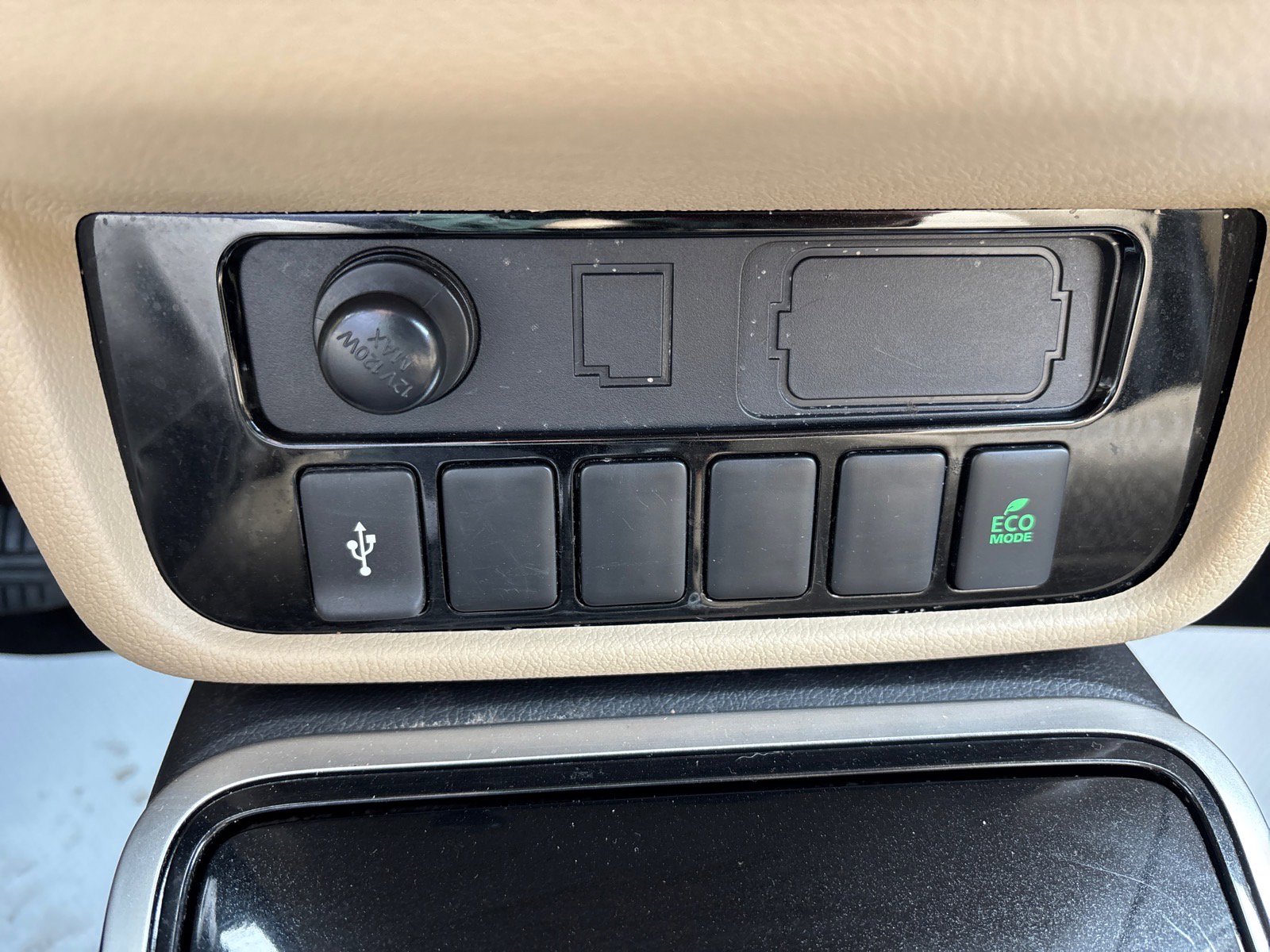 Used 2020 Mitsubishi Outlander ES image 28