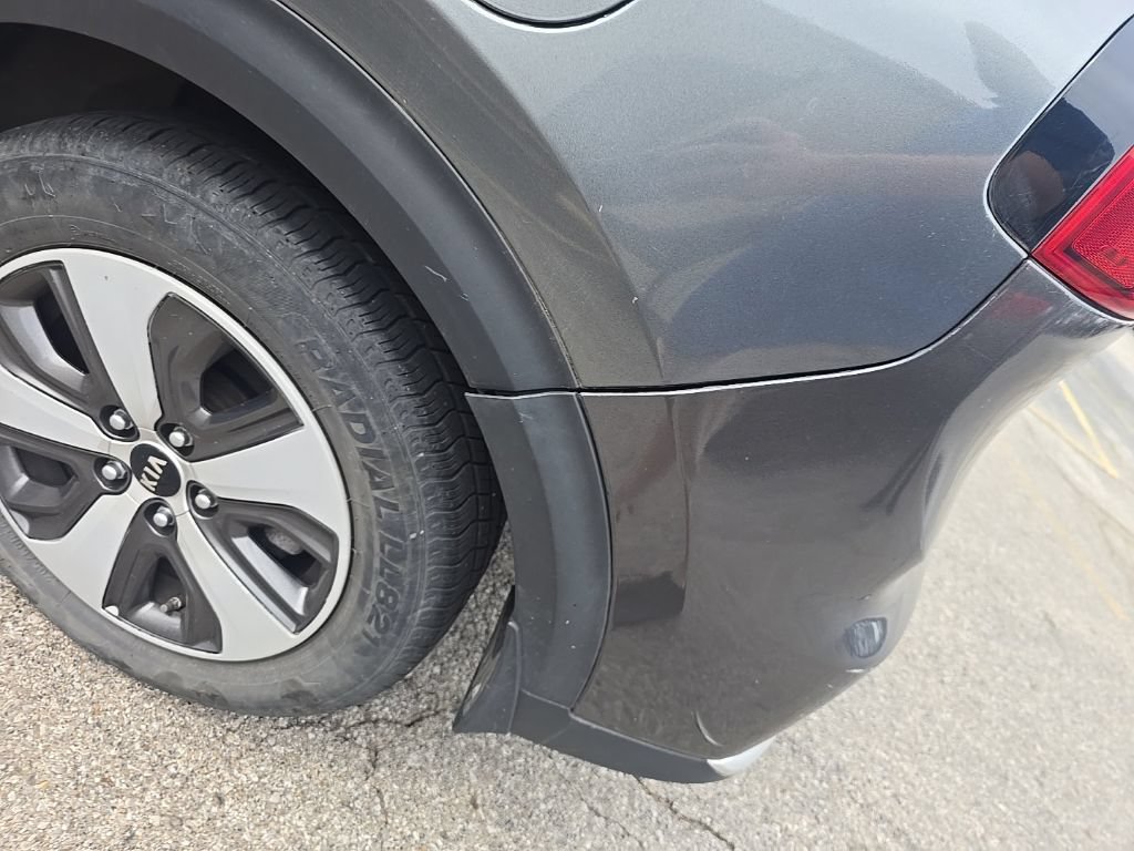 Used 2017 Kia Niro EX FWD image 11