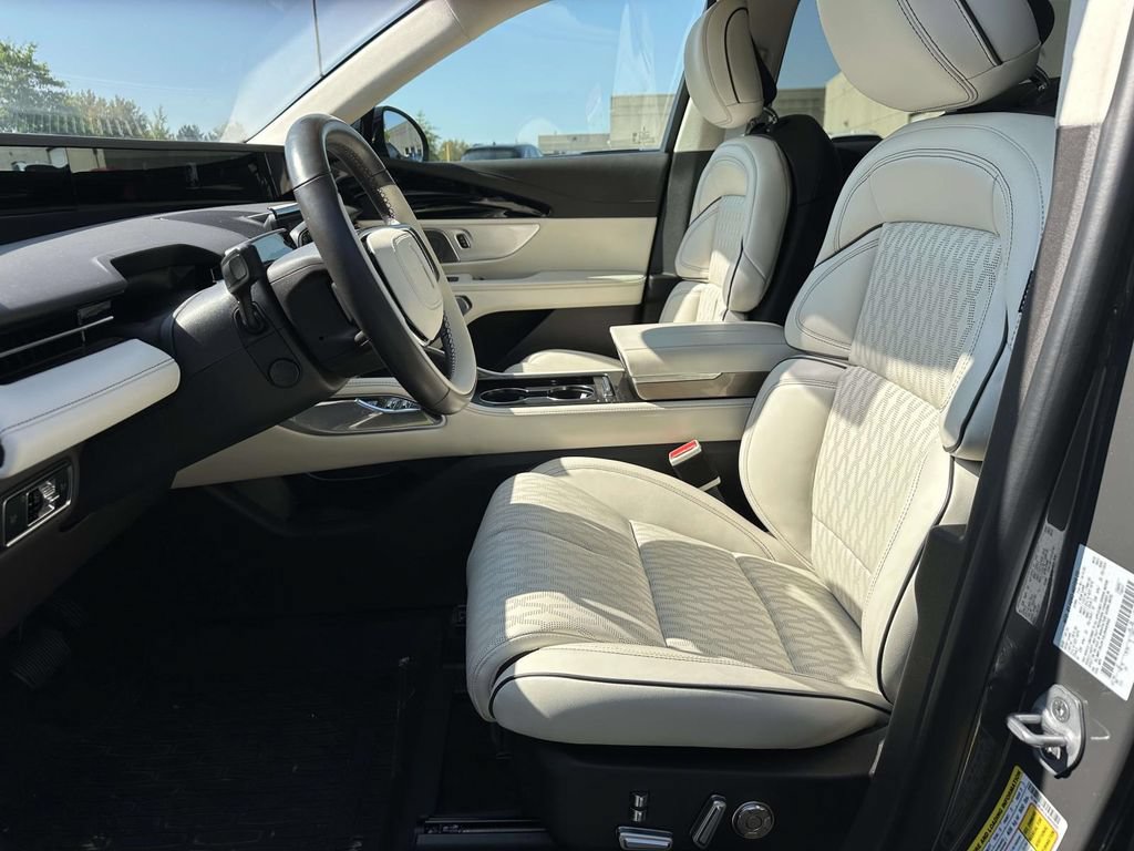 Used 2025 Lincoln Nautilus Black Label AWD/4WD image 8