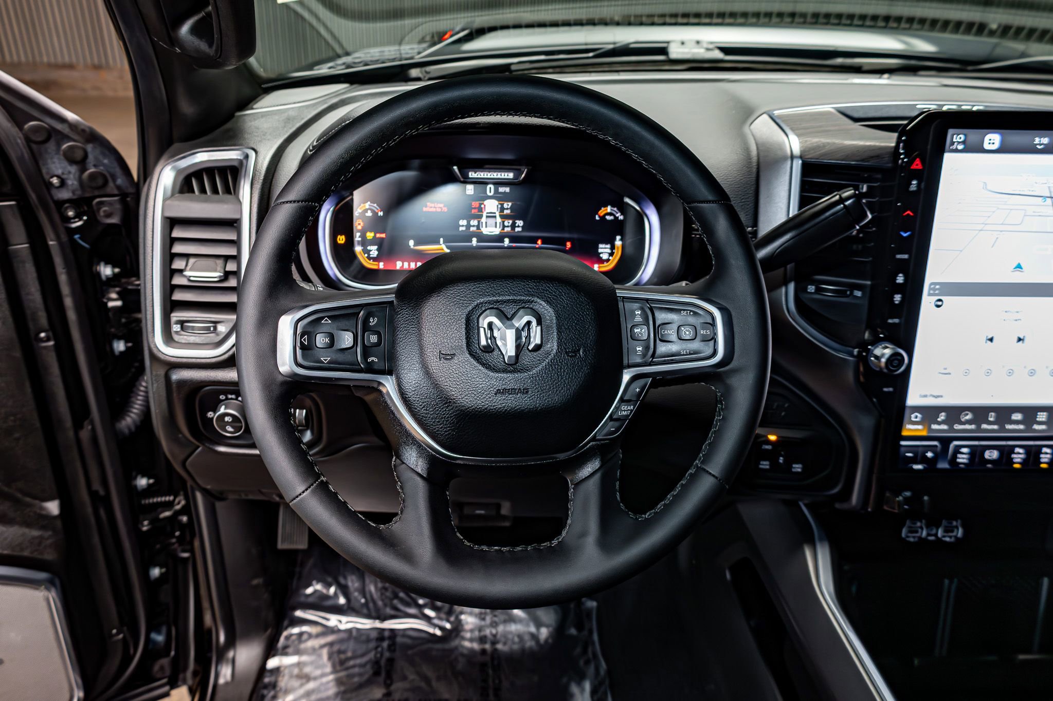 Used 2025 RAM 3500 Laramie image 19