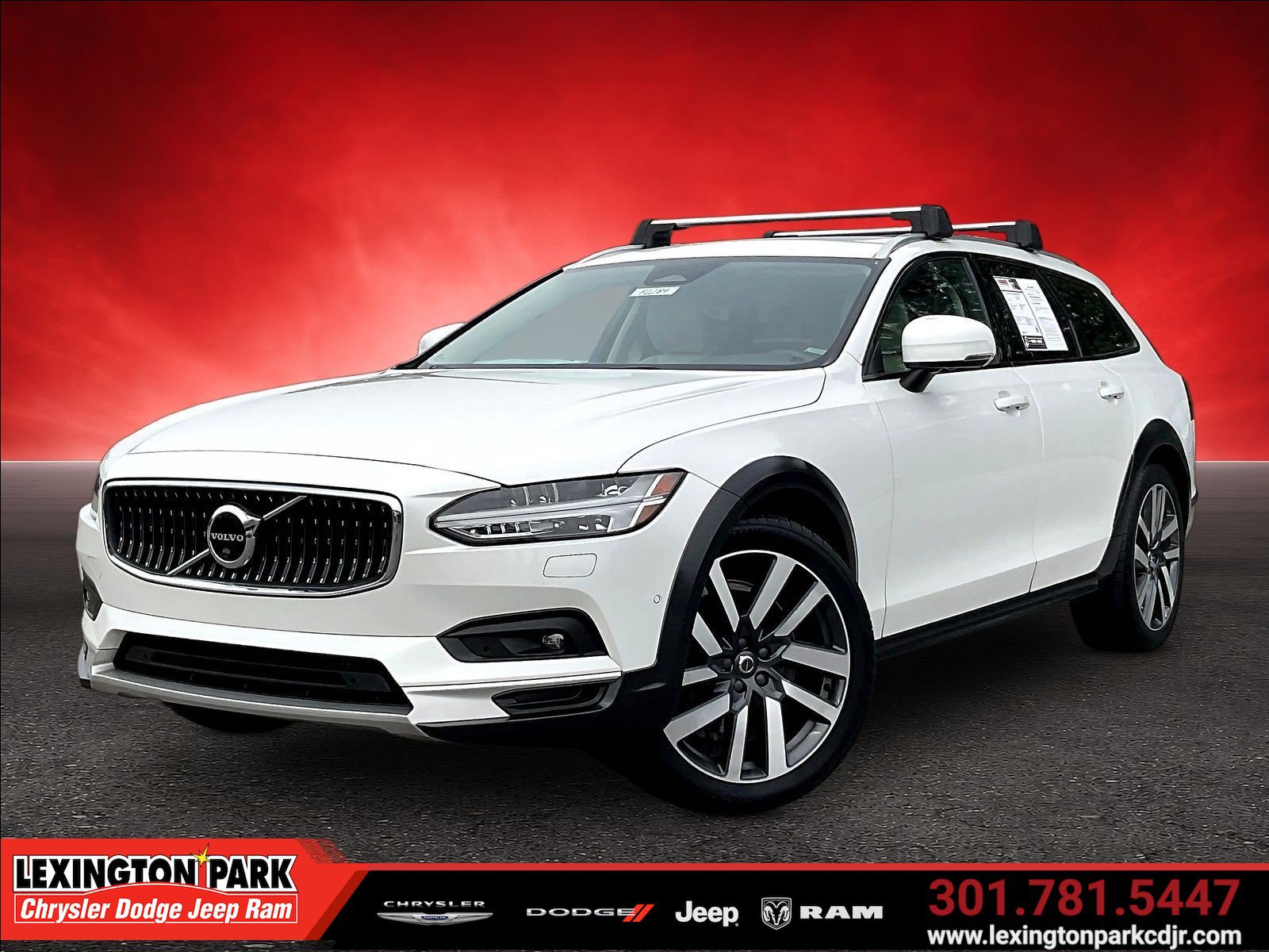 Used 2023 Volvo V90 B6 Cross Country Ultimate AWD/4WD image 3