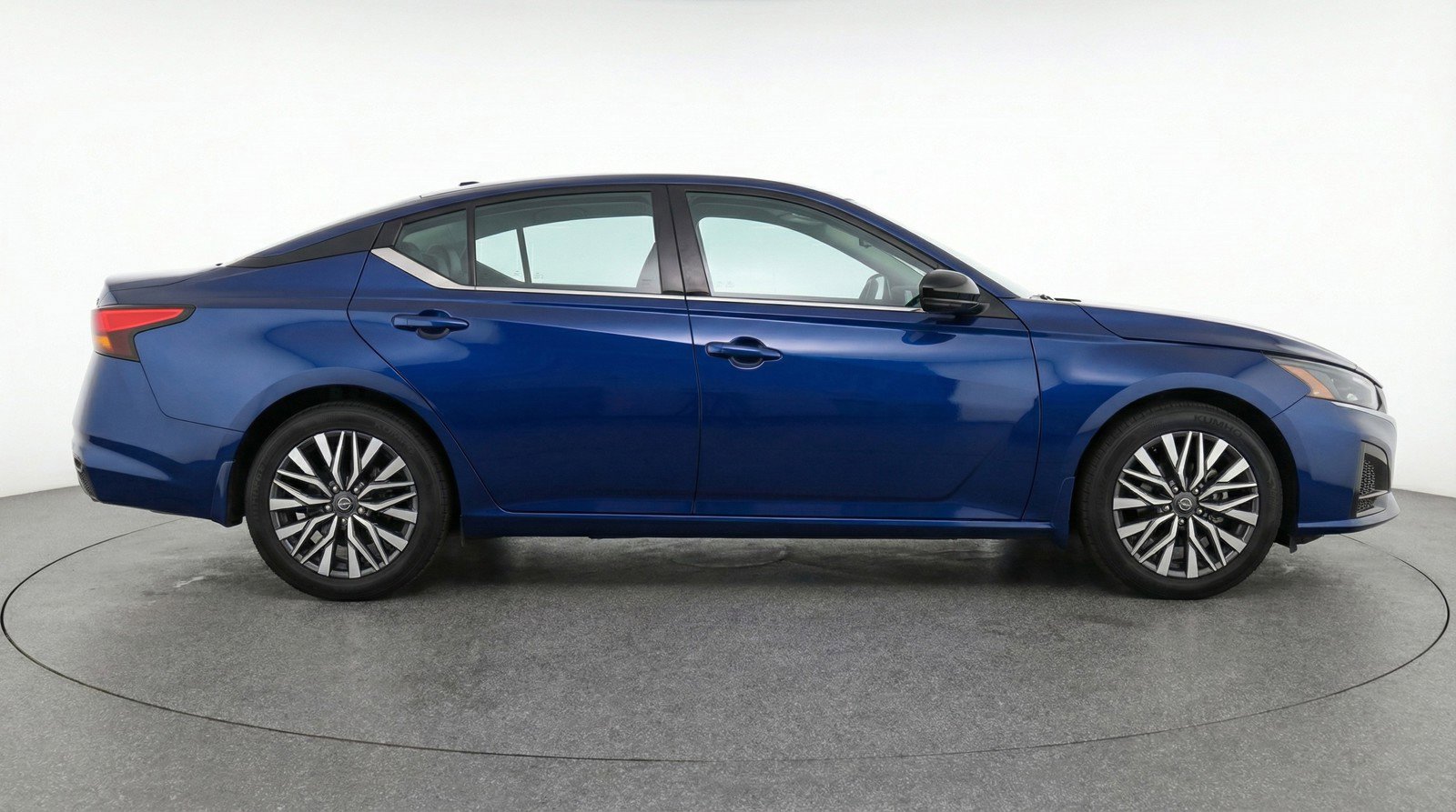 Used 2025 Nissan Altima 2.5 SV image 11