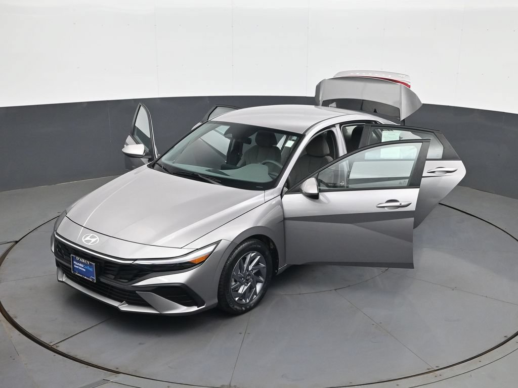 Certified 2024 Hyundai Elantra SEL FWD image 31