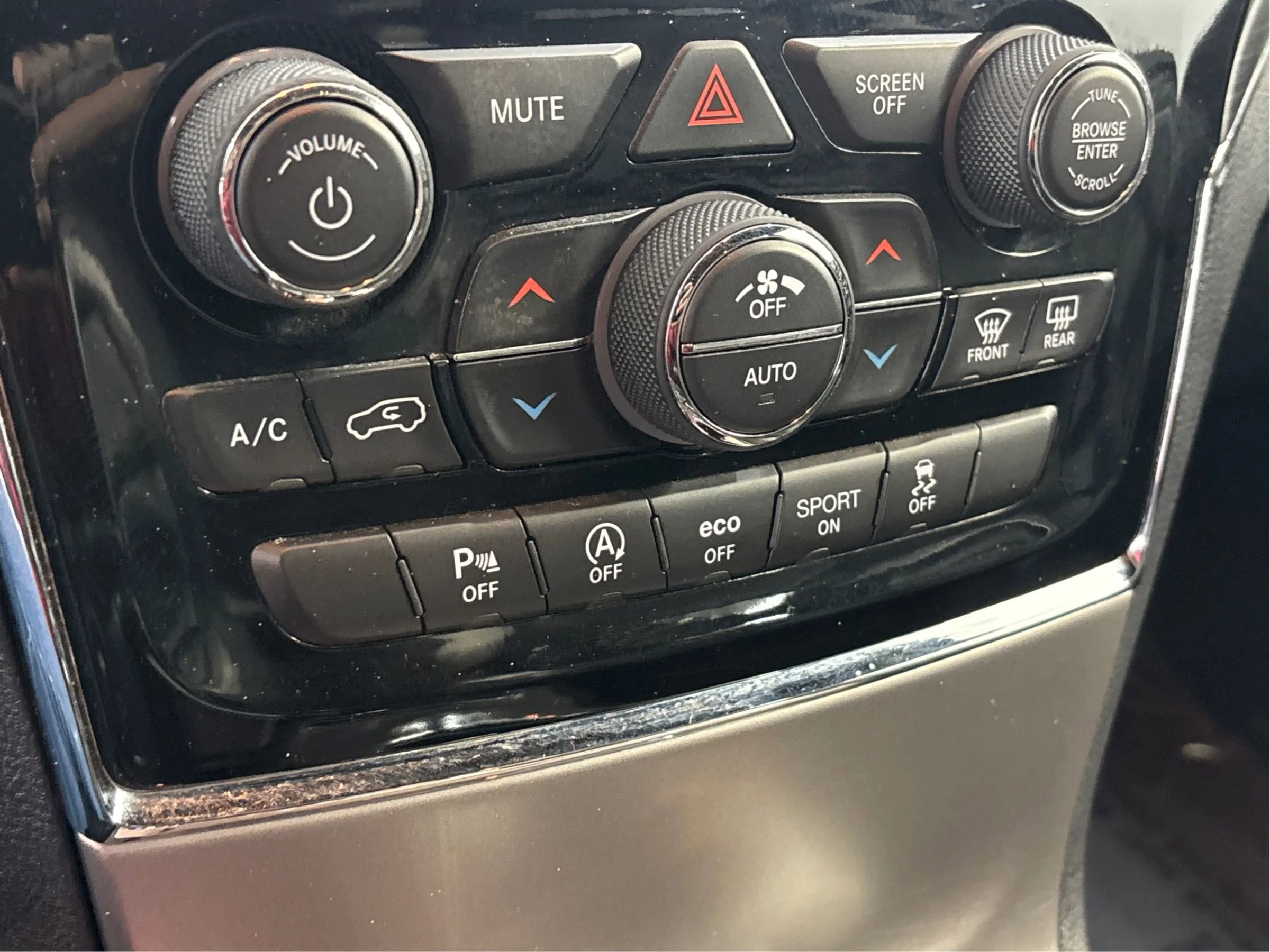 Used 2019 Jeep Grand Cherokee Limited w/ Luxury Group II image 39