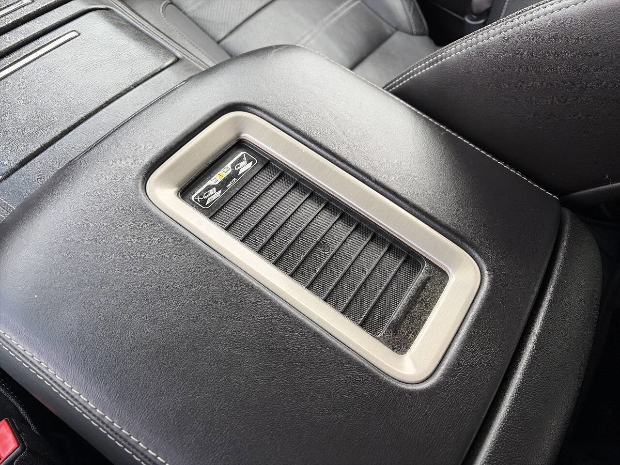 Used 2015 GMC Yukon XL Denali w/ Premium Package image 38