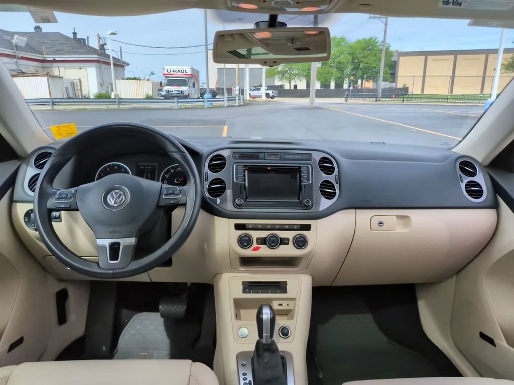 Used 2017 Volkswagen Tiguan SEL FWD image 13