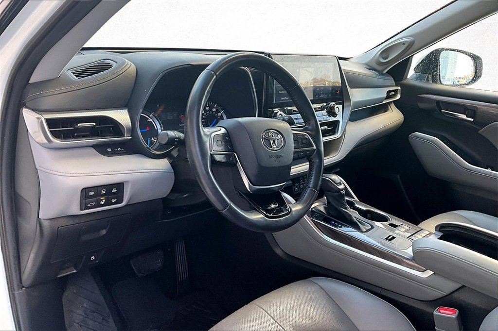 Certified 2021 Toyota Highlander Platinum image 17