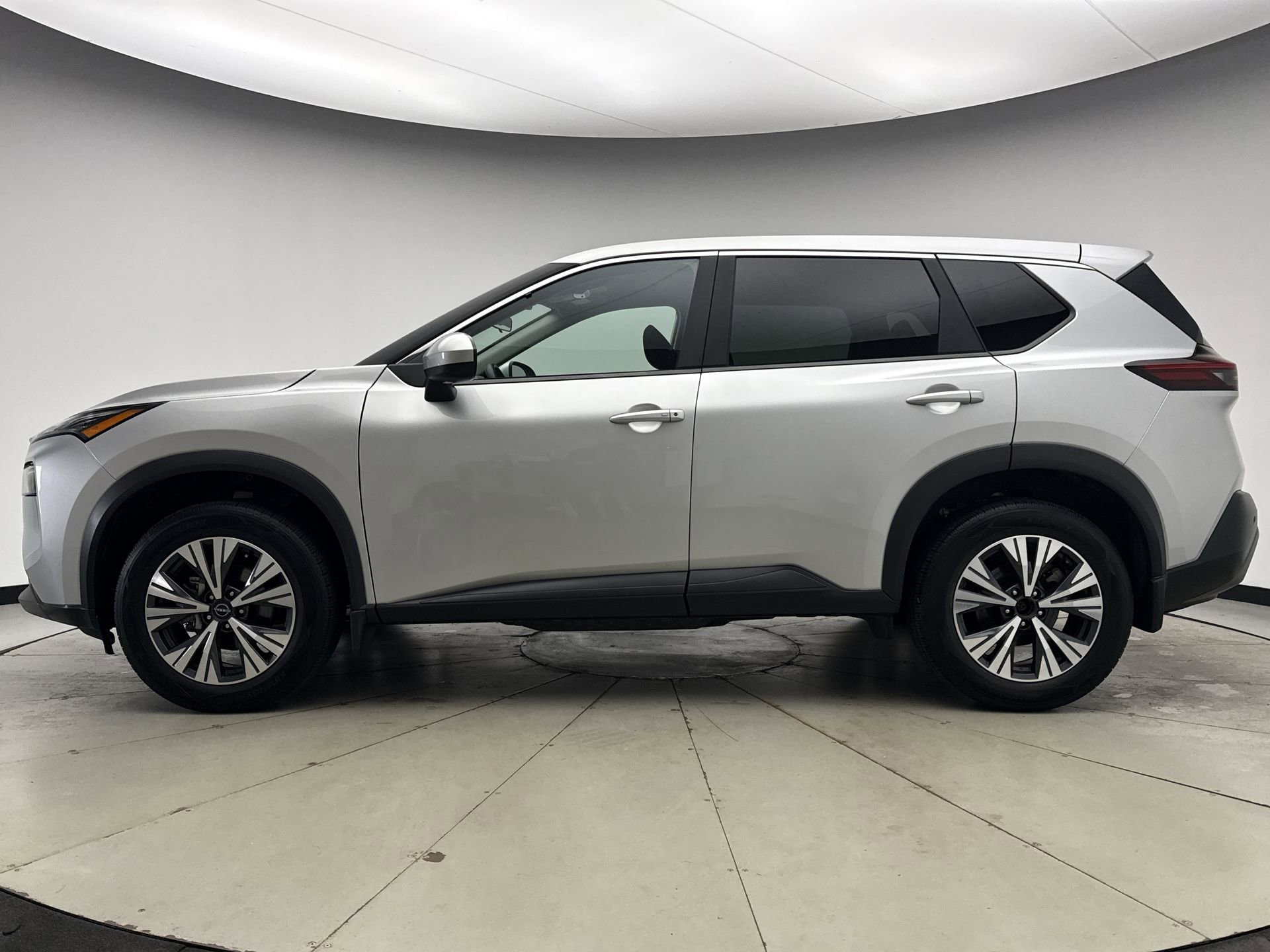 Used 2023 Nissan Rogue SV AWD/4WD image 2