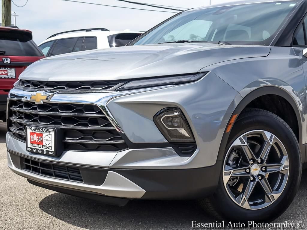 Used 2025 Chevrolet Blazer LT AWD/4WD image 3