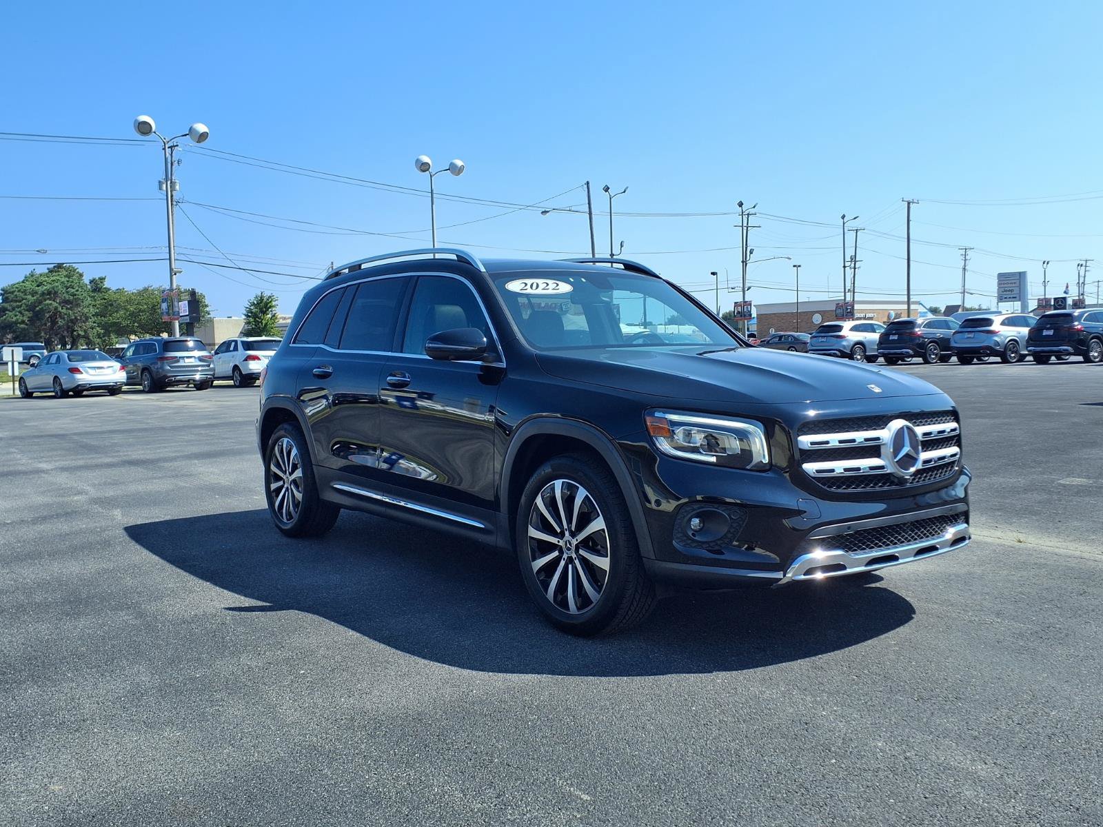 Used 2022 Mercedes-Benz GLB 250 4MATIC w/ Premium Package Lite image 4