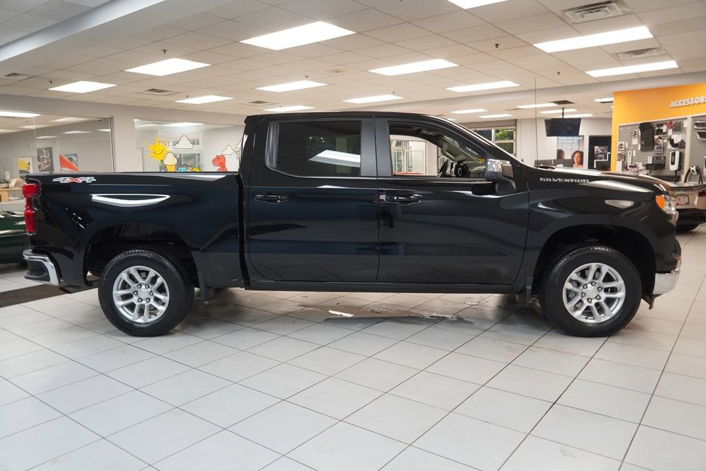 Used 2023 Chevrolet Silverado 1500 LT AWD/4WD image 11