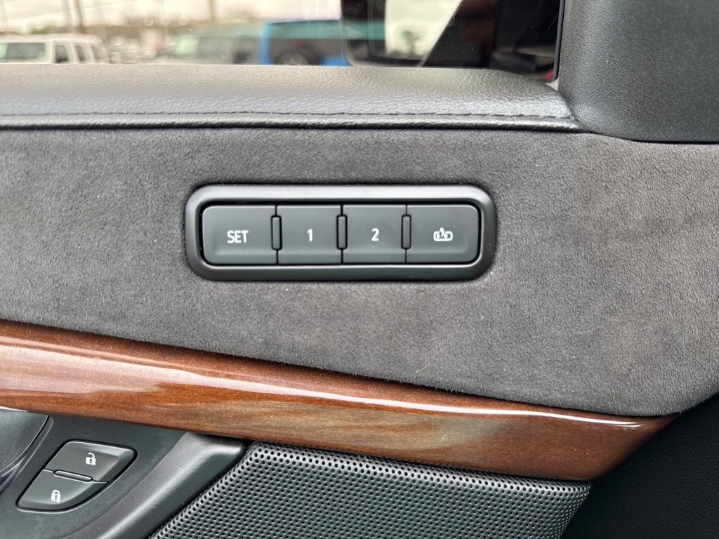 Used 2020 Cadillac Escalade Premium Luxury image 39