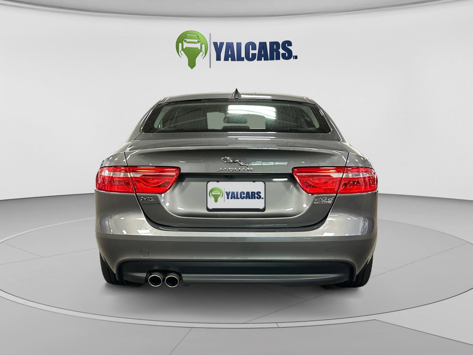 Used 2017 Jaguar XE Premium AWD/4WD image 4