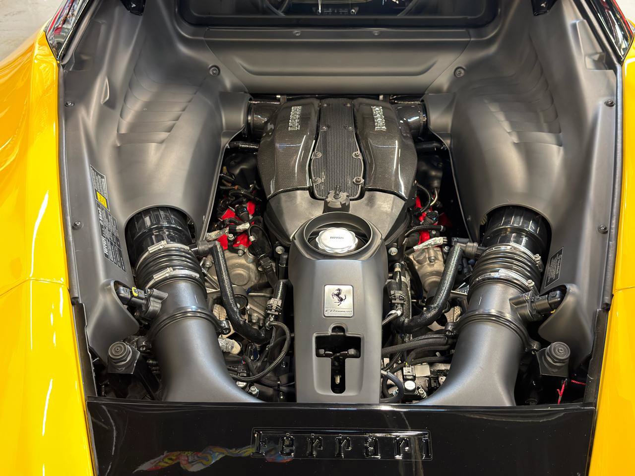 Used 2020 Ferrari F8 Tributo RWD image 32