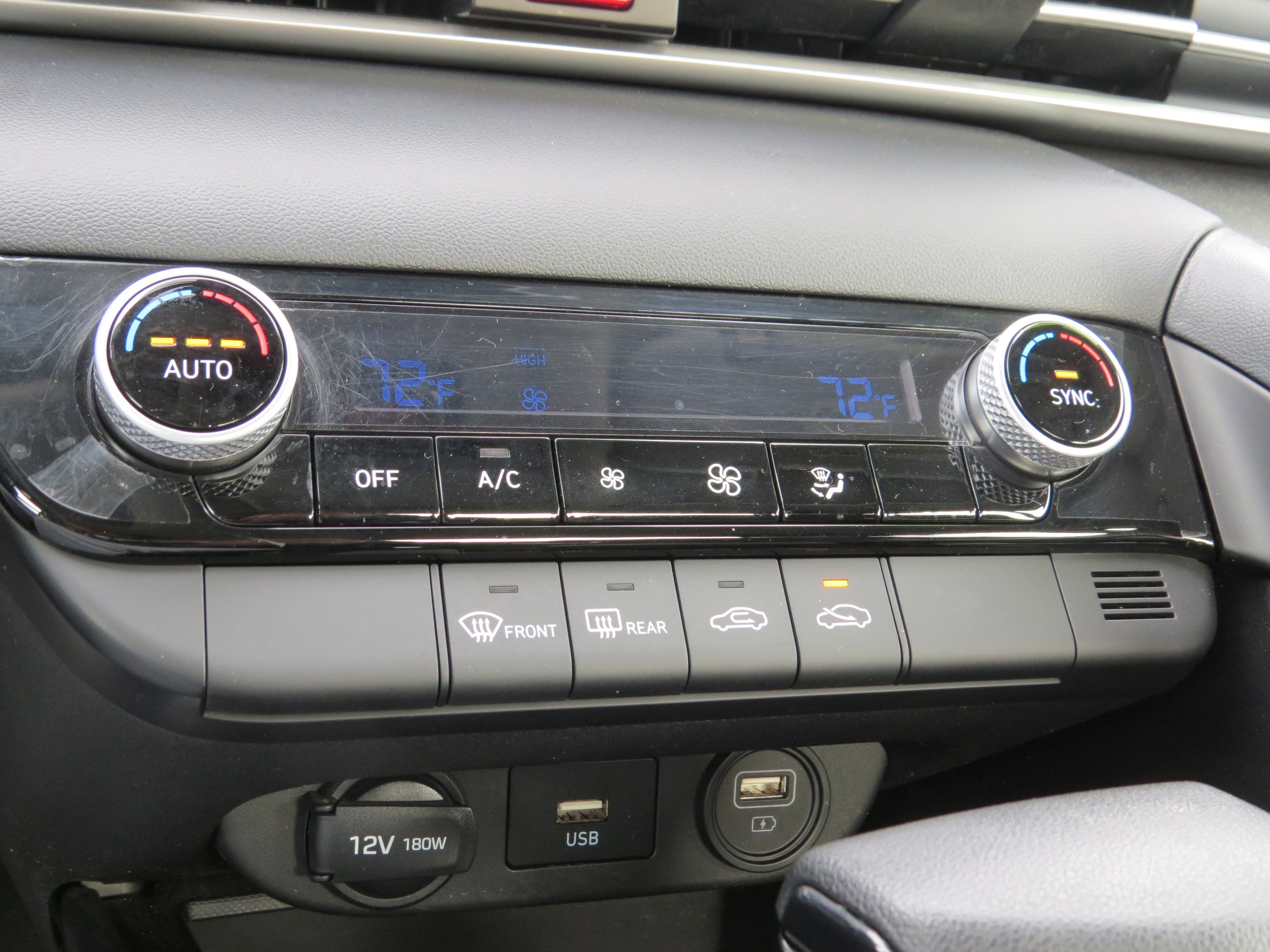 Used 2023 Hyundai Elantra SEL image 24